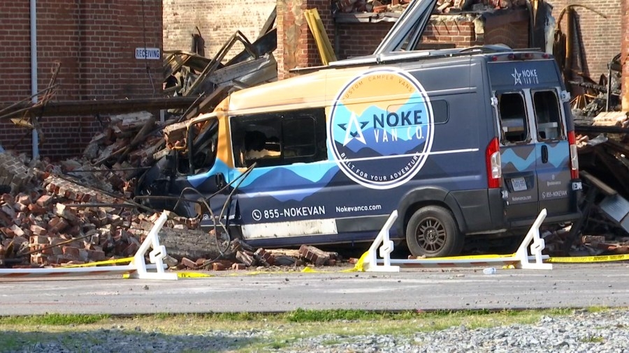 Roanoke business burns down in overnight fire