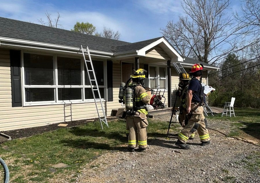 Roanoke County Fire & Rescue tackles house fire, family displaced