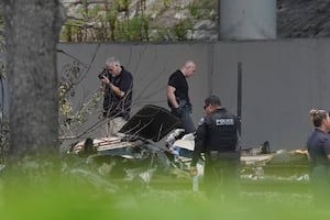 3 people killed and 1 injured when plane crashes in South Florida near a major highway