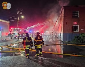 Firefighters battle commercial building fire in Cambridge