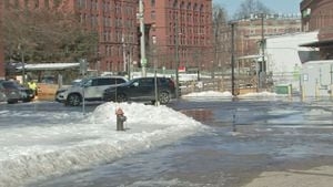 ‘This is nuts': Frigid temperatures, wind contribute to tough commute