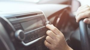 Love listening to AM radio while driving? Markey, Cruz are pushing to keep it in new vehicles