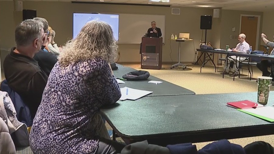 Group works to bridge political divide