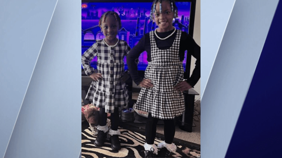 Chicago police searching for missing 3-year-old and 5-year-old