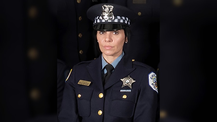 Chicago pastor leads public prayer for city's safety and fallen CPD officer