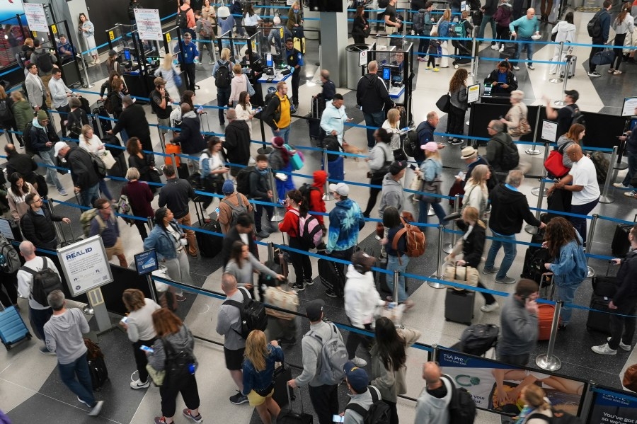 Memorial Day travel surge: How to fly smoothly under new Real ID guidelines