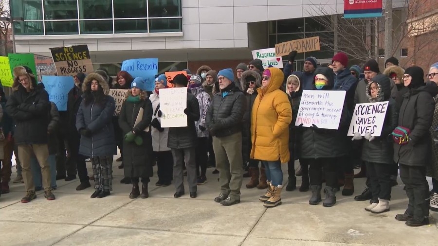 UIC faculty hold rally to protest federal cuts, freezes