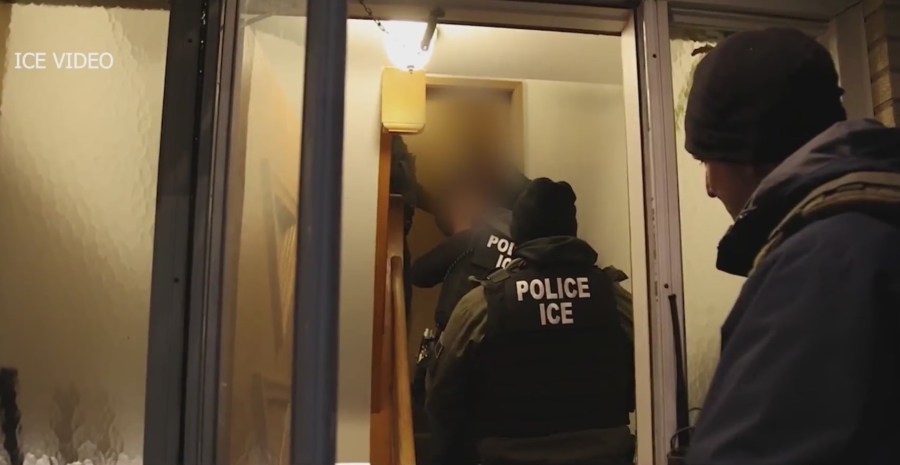 Fear grips Chicago as immigration raids continue, affecting local businesses