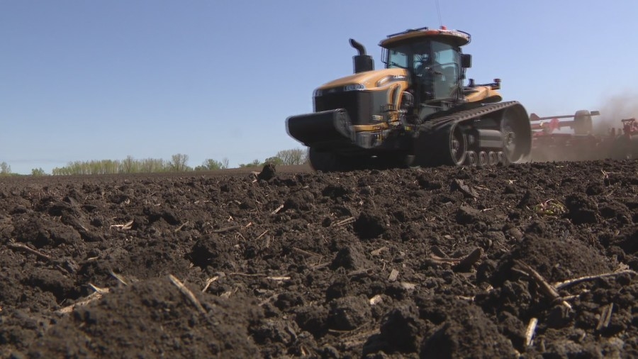Farming anxieties rise among Illinoisans as trade war affects crop exports