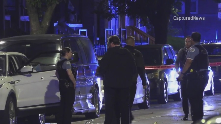 2 killed after gunman opens fire on car on West Side overnight