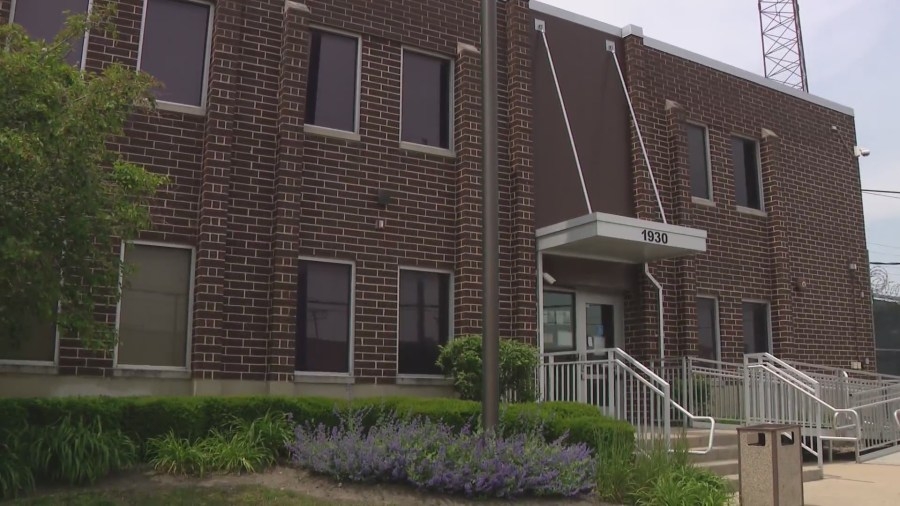 Broadview ICE facility faces scrutiny over alleged poor conditions, treatment