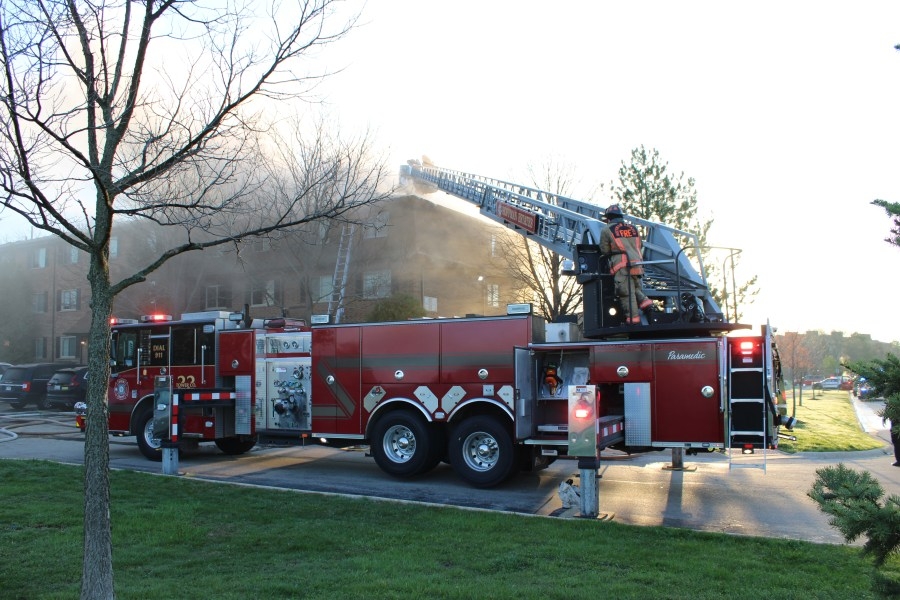 Trapped residents saved from burning Hoffman Estates apartment building