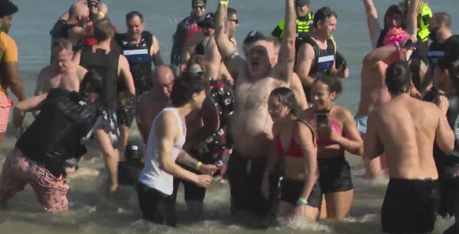 25th Polar Plunge Chicago is Sunday at North Avenue Beach, benefits Special Olympics Illinois