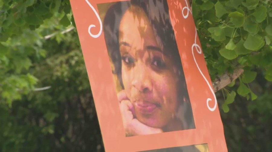 Community gathers to honor Hadiya Pendleton in Bronzeville