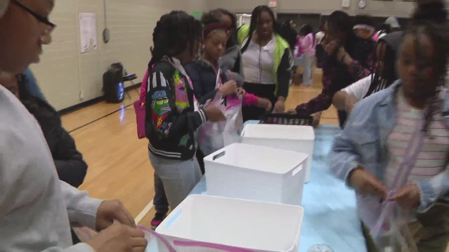 Teens pack over 300 bags of toiletries for distribution at Chicago shelters