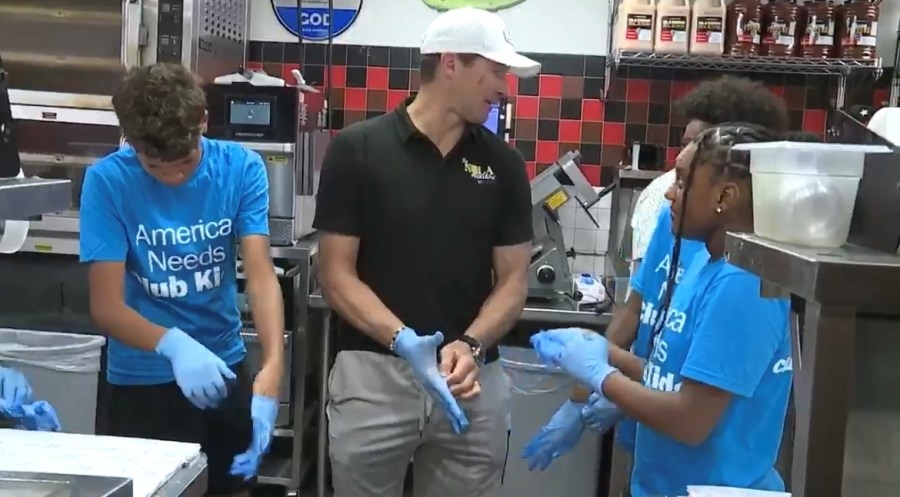 Drew Brees makes sandwiches with kids at Jimmy John's in New Orleans