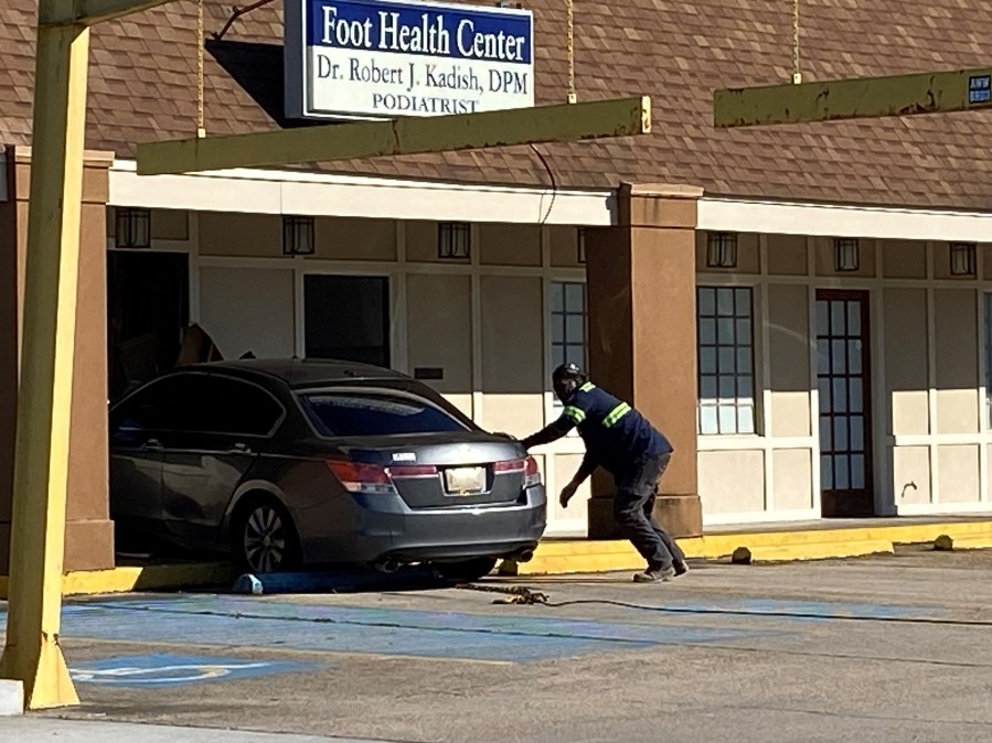 Car crashes into Metairie podiatrist office