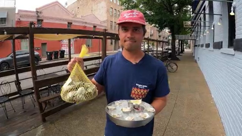 Like Papa Noel, Grand Isle guy delivers by the bag full