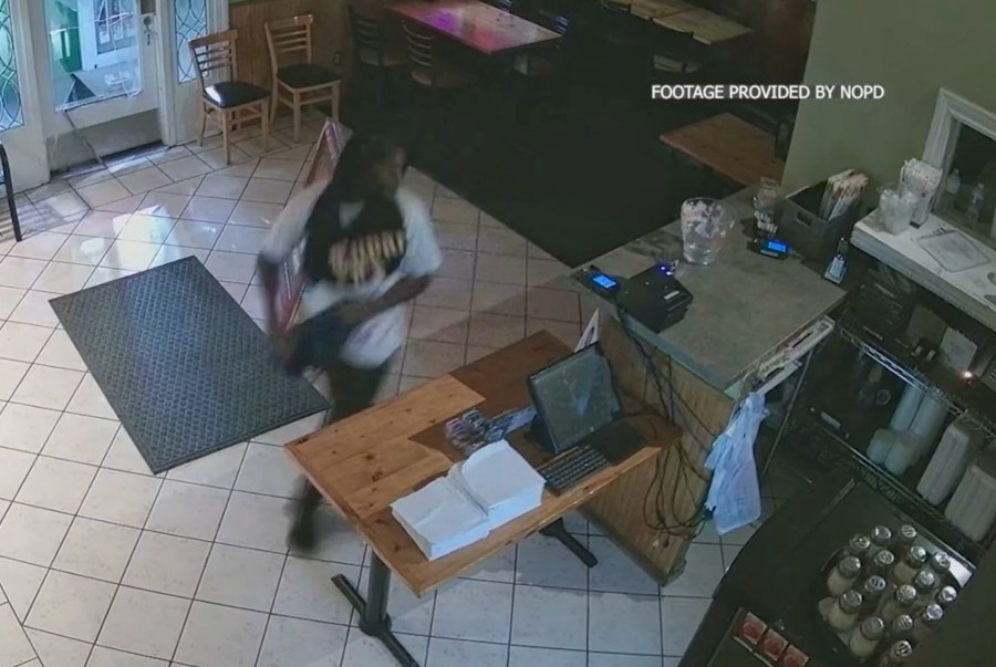 See the suspects: 2 crimes, 2 suspects, same day, same Algiers street