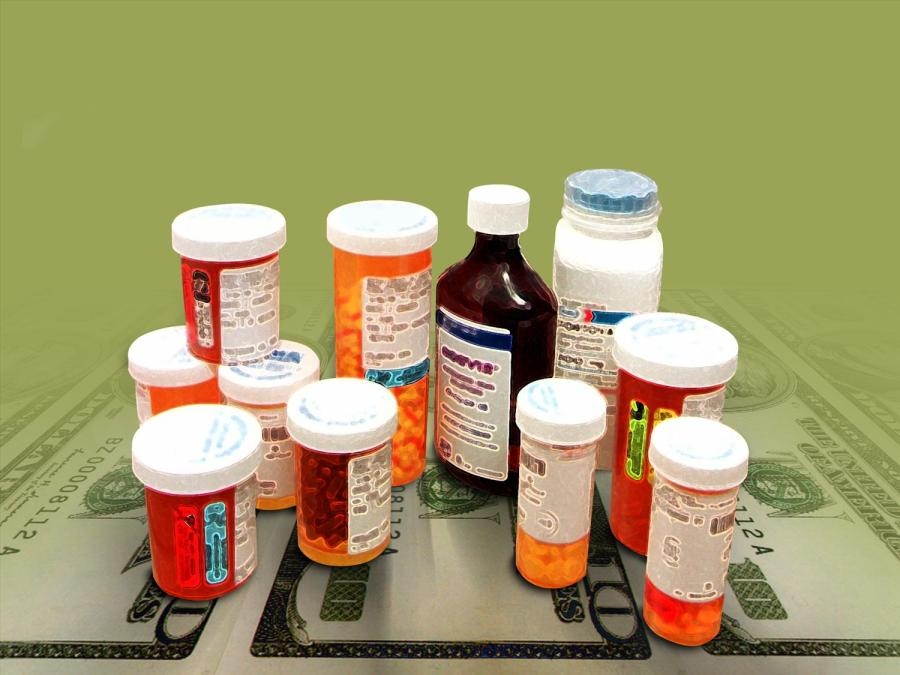 State rep holds prescription drug drop-off in Rochelle, Illinois