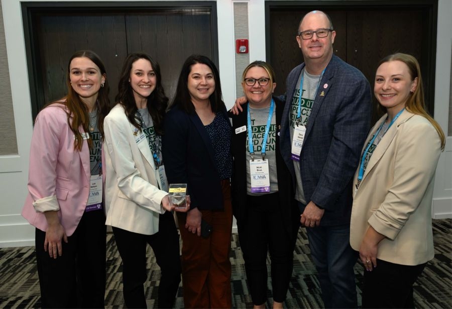 Visit Quad Cities earns People's Choice Award at tourism conference