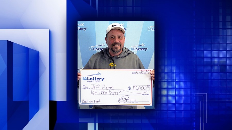 Davenport man wins $10,000 in Iowa Lottery