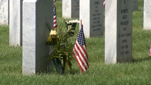 Hundreds come to Rock Island National Cemetery to honor Memorial Day