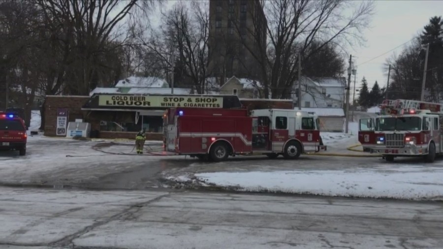 Fire at East Moline convenience store