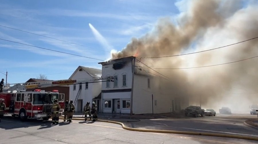 2 buildings on fire in Reynolds