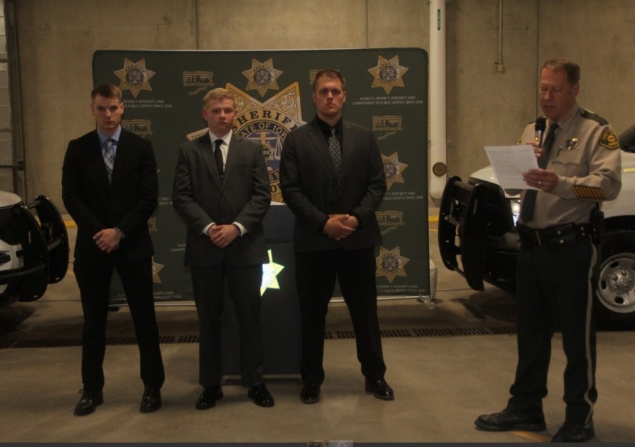 New Scott County deputies sworn in, others promoted