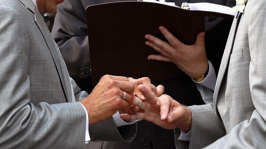 Iowa resolution introduced to outlaw same-sex marriage