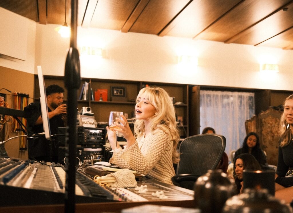 Sabrina Carpenter Kidnaps 26 Fans for Secret 'Man's Best Friend' Listening Party and They Loved It