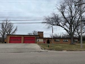 2 injured in shooting that caused stray bullets to hit local fire station