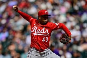 Reds trade former All-Star closer to National League contender