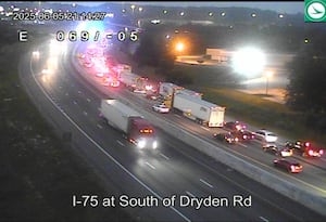 Crash closes I-75 near Moraine