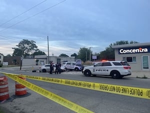 UPDATE: 4 hospitalized after crash involving police officer in Dayton