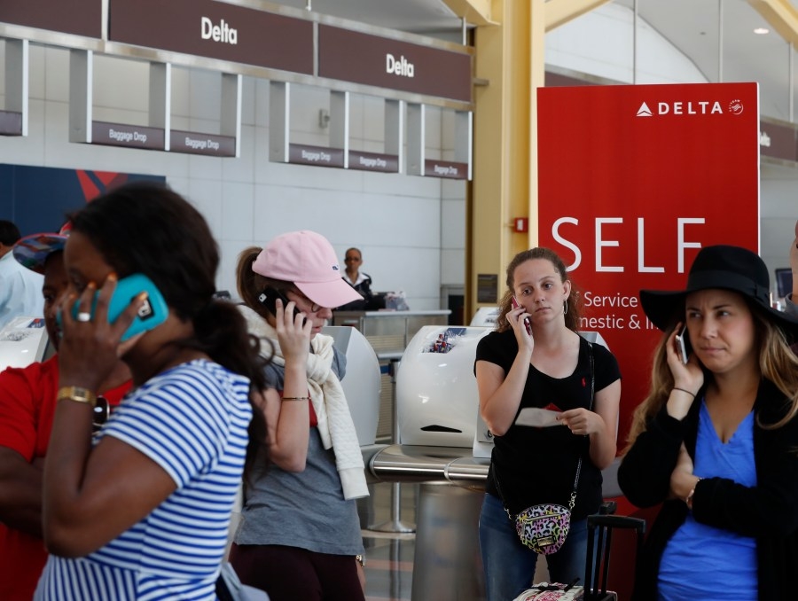 Federal Communications Commission, TSA warns travelers of ‘juice jacking' in airports