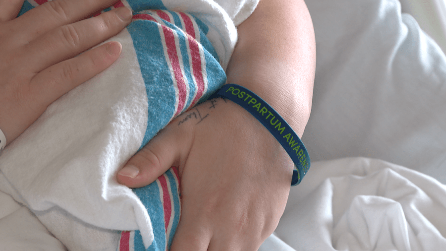 Postpartum bracelet program brings awareness to a mom's health after delivering