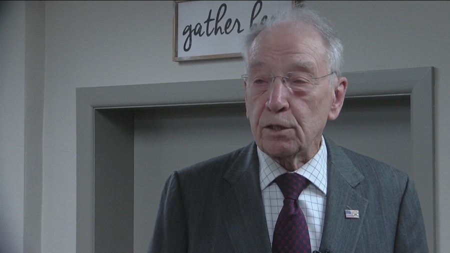 Sen. Grassley talks tariffs with Iowa farmers