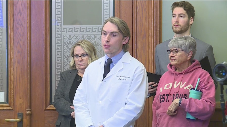 Iowa bill that bans administrating mRNA vaccines advances out of subcommittee