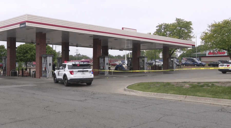 Des Moines police investigating shooting in gas station parking lot