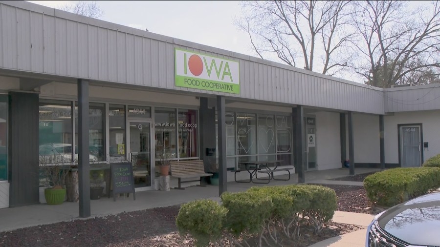Small Iowa farms could help Iowa food pantries and schools … until federal cuts