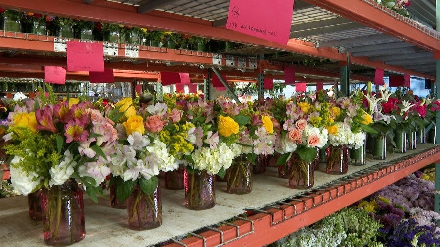 Des Moines businesses prepare for Mother's Day