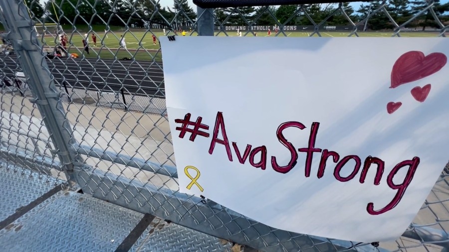 Faith, family and friendship on display at Dowling Catholic as Foth family fights childhood cancer repercussions