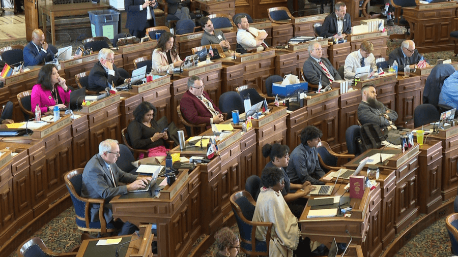 Iowa lawmakers end 91st General Assembly early Thursday morning