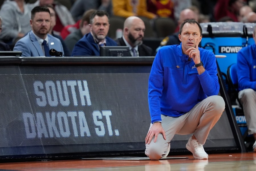 Drake hires South Dakota State's Eric Henderson as next men's basketball head coach