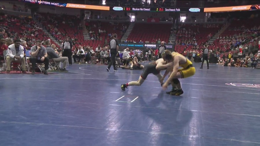 Highlights from Iowa high school state wrestling tournament Wednesday