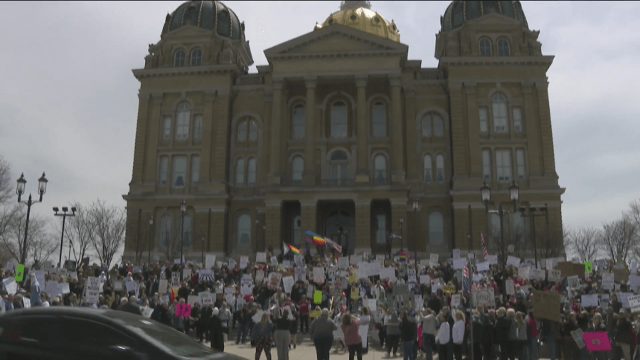 Mutual Aid Rally draws hundreds to State Capitol, benefits food bank