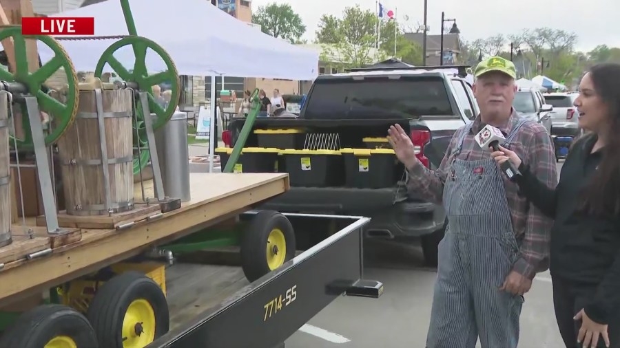 Valley Junction opens up farmers market season