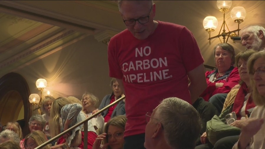 Iowa Senate advances carbon pipeline eminent domain legislation